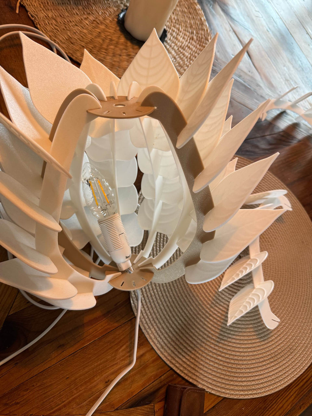 Minimalist Leaf Pendant Light