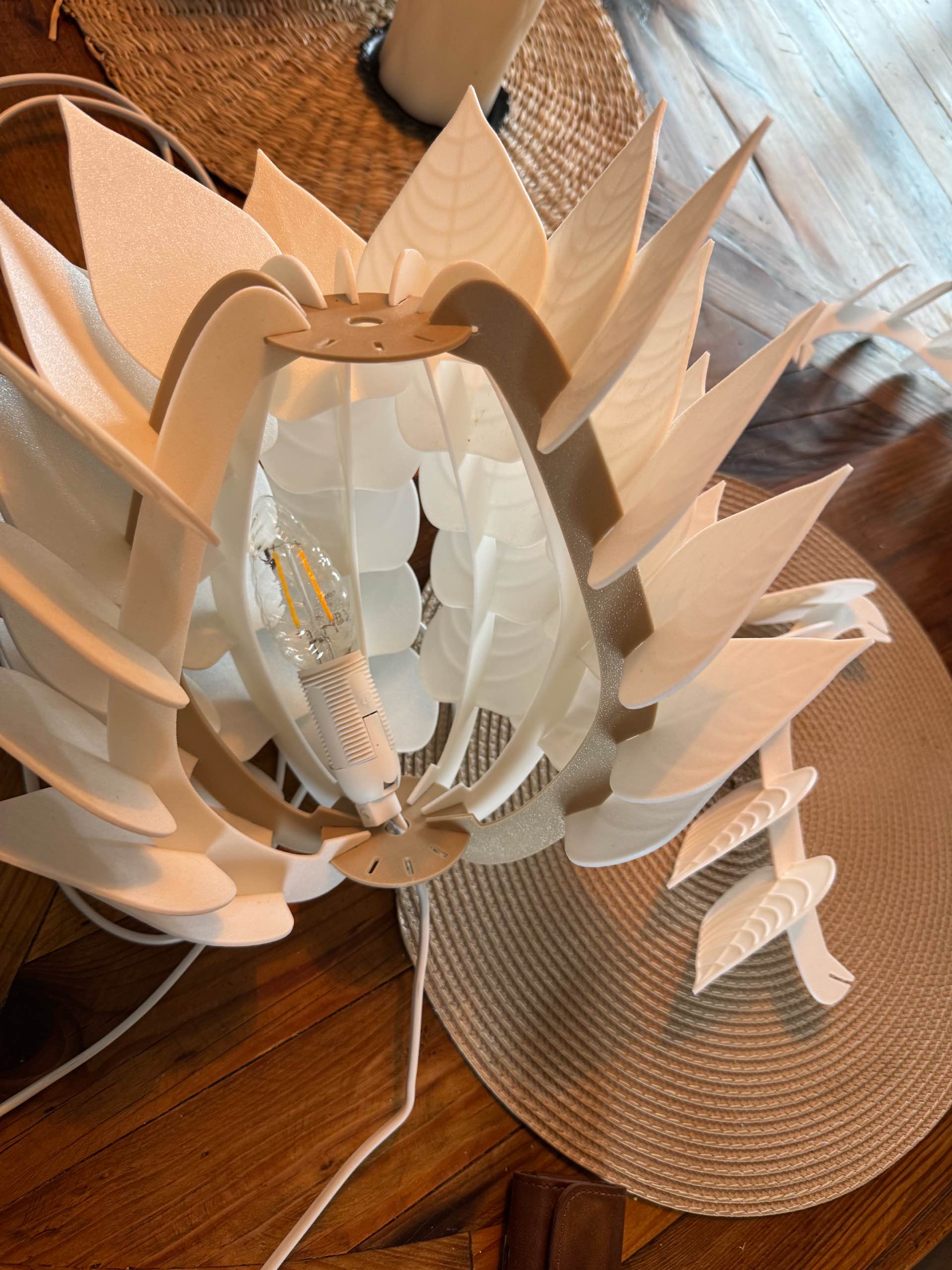 Minimalist Leaf Pendant Light